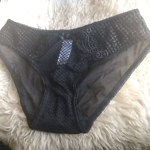 Guoeappa Lace Bra & Panties - Picture 3 of 8